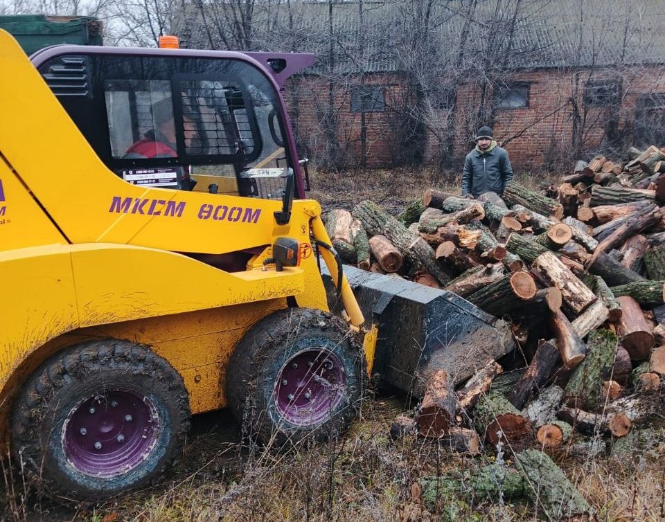 Под Саратовом семьи участников СВО снабжают дровами